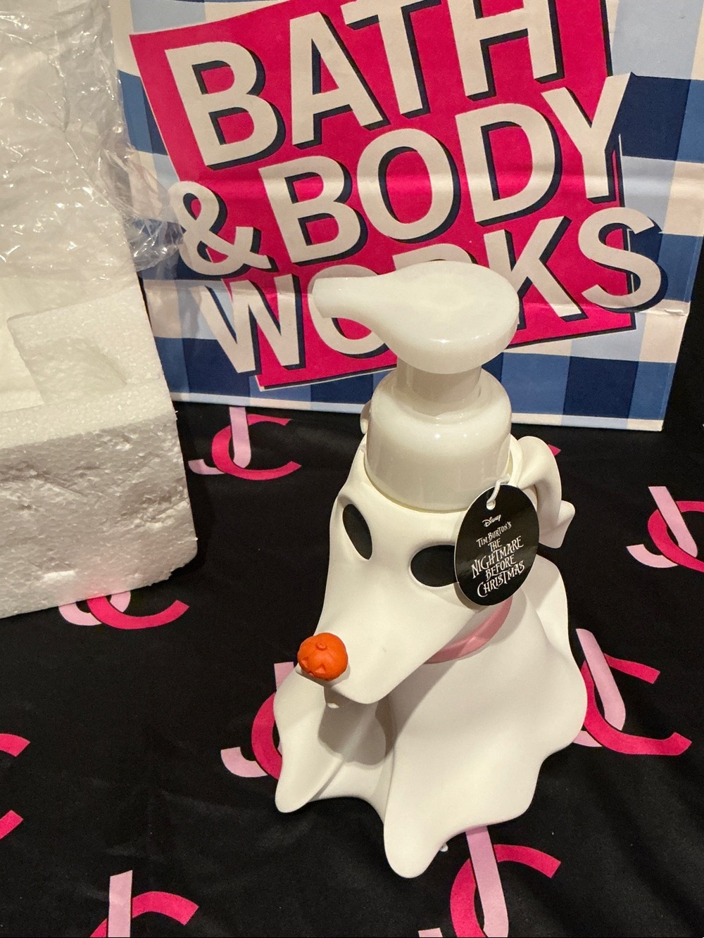 Bath and Body Works x NBC zero dog Soap dispenser, Halloween decor, new in box
